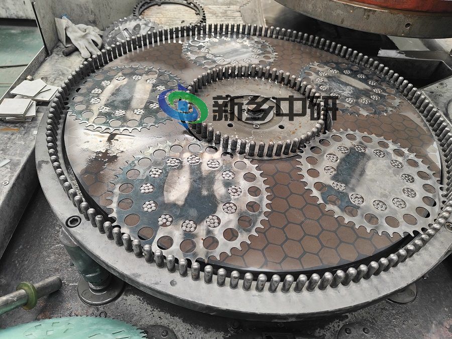 帶臺(tái)階噴油孔 (2).jpg